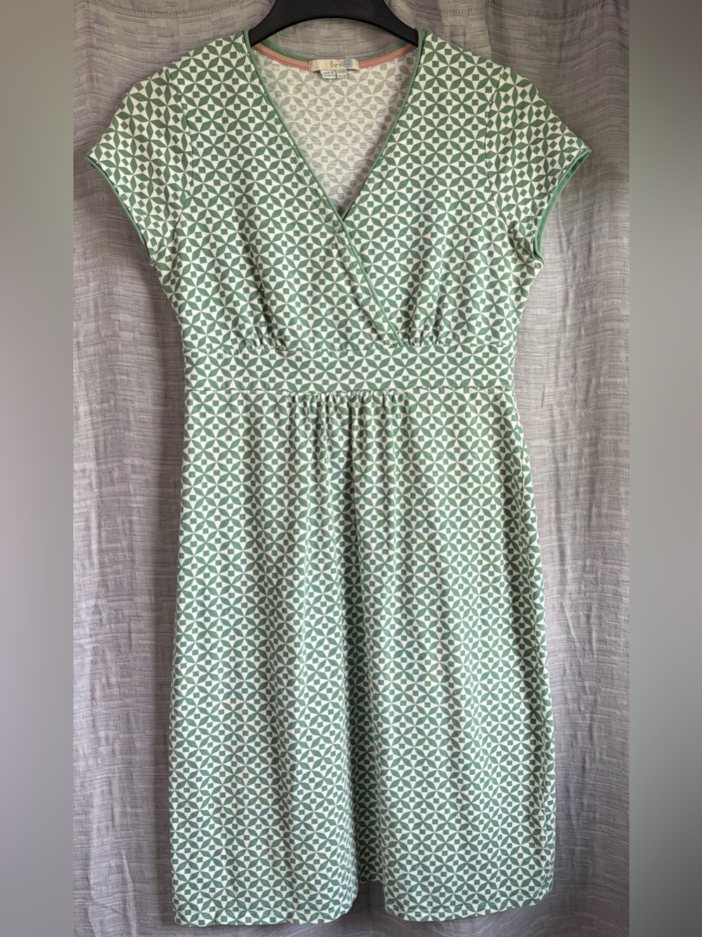 Size 6 Boden green & white geometric pattern casual jersey dress